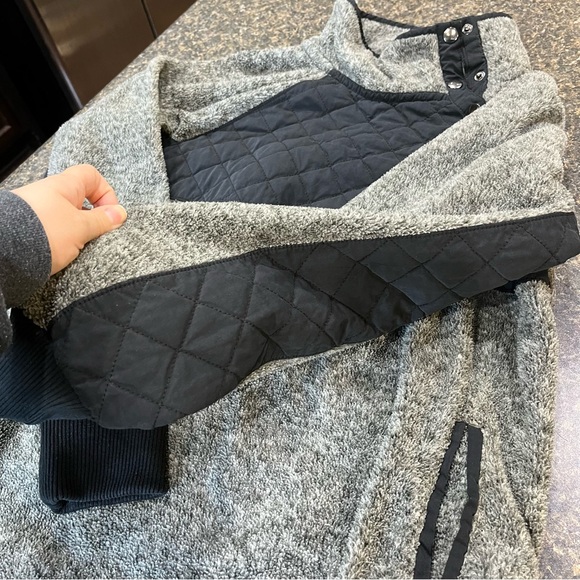 Abercrombie Asymmetrical Fleece - Picture 5 of 5